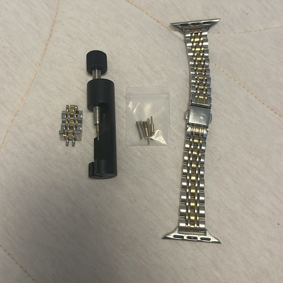 Rose Gold Apple Watch SE 40 mm - Picture 7 of 10